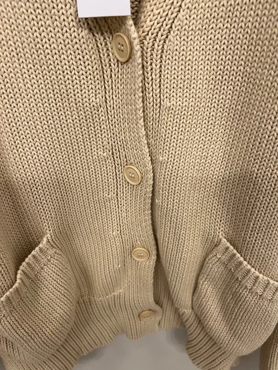 Nueflora Cream Button-Front V-Neck Pocket Cardigan - Picture 3 of 10